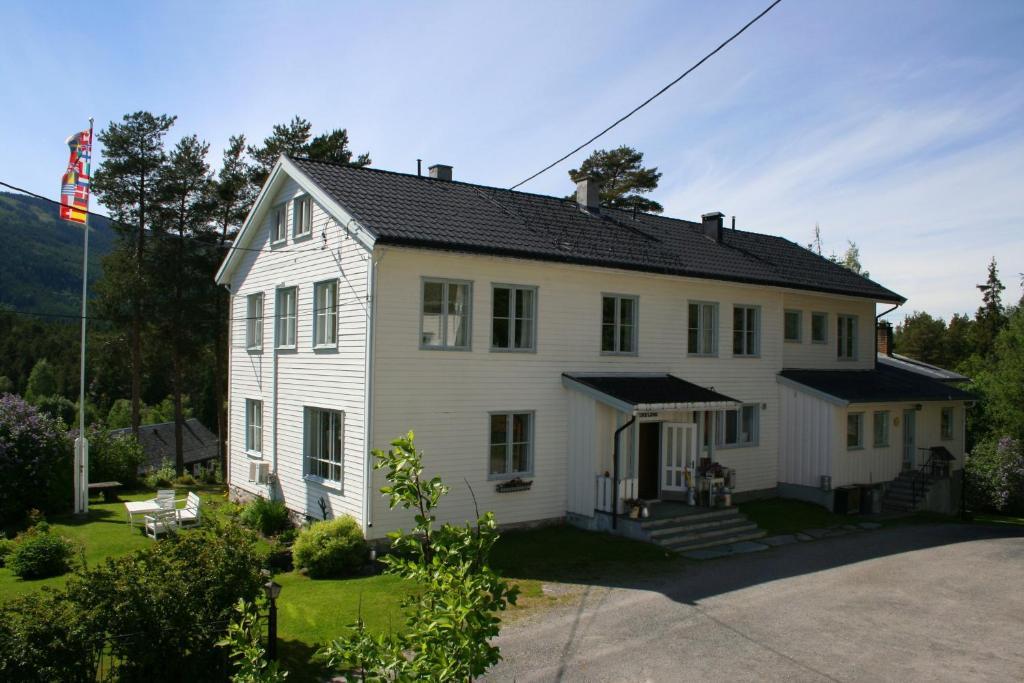 Furulund Pensjonat Bed & Breakfast Ron Exterior photo